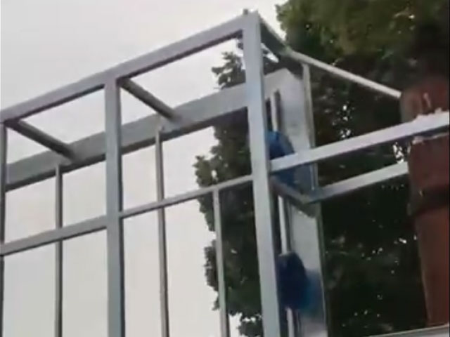 ʏ��ĳ��˾����LED�@ʾ�����b