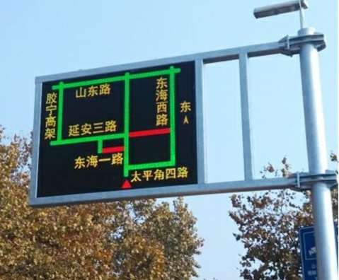 �ǻ۽�ͨ�I(l��ng)�����S̎��Ҋ��LED�@ʾ��